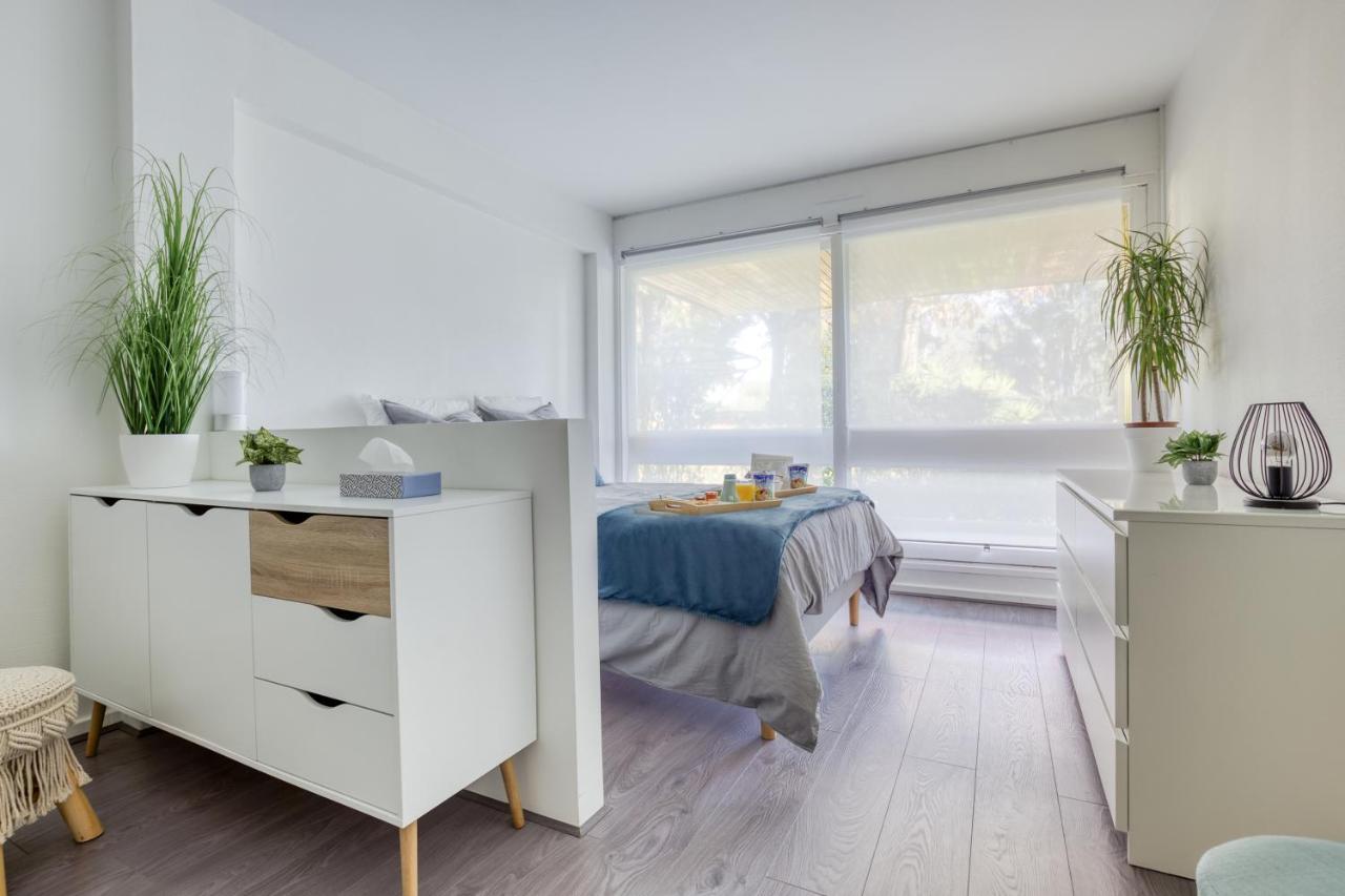 Le Cocon Des Couples Tout Proche Versailles - En Face De L'Hopital Mignot Le Chesnay  Exterior photo
